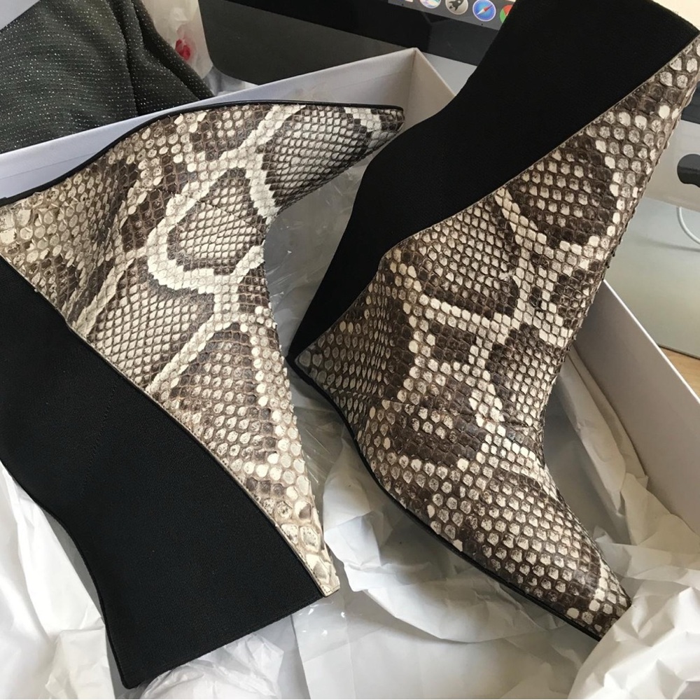 Balenciaga genuine exotic leather python heels with elastic back! Size 7 - Picture 2 of 3